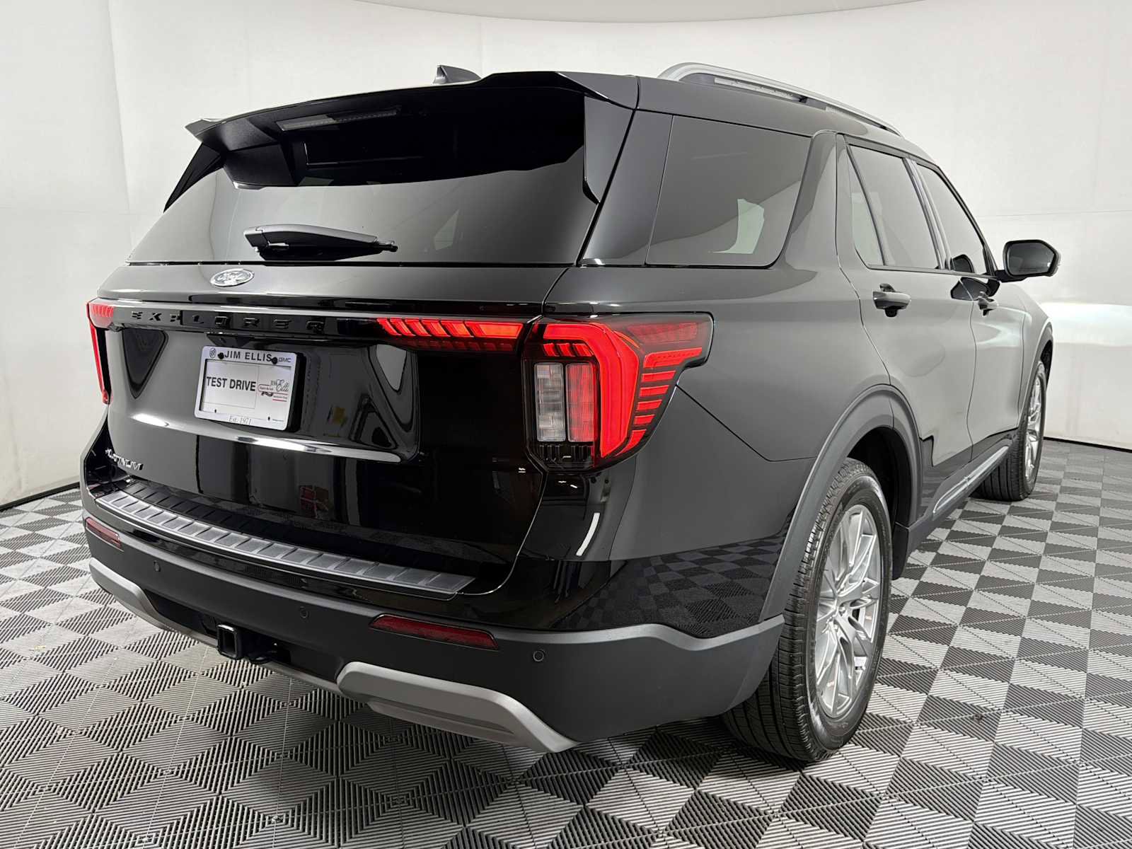 Used 2025 Ford Explorer Platinum image 6