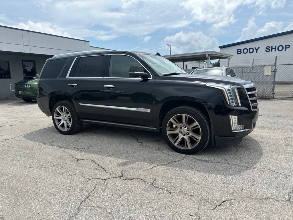 Used 2017 Cadillac Escalade Premium Luxury AWD/4WD image 6