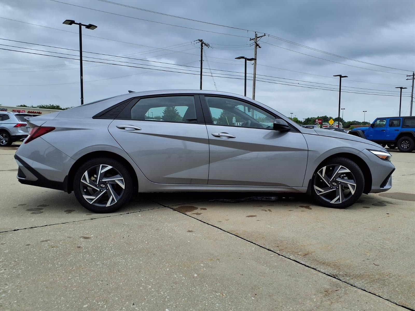 Used 2025 Hyundai Elantra Sport FWD image 28