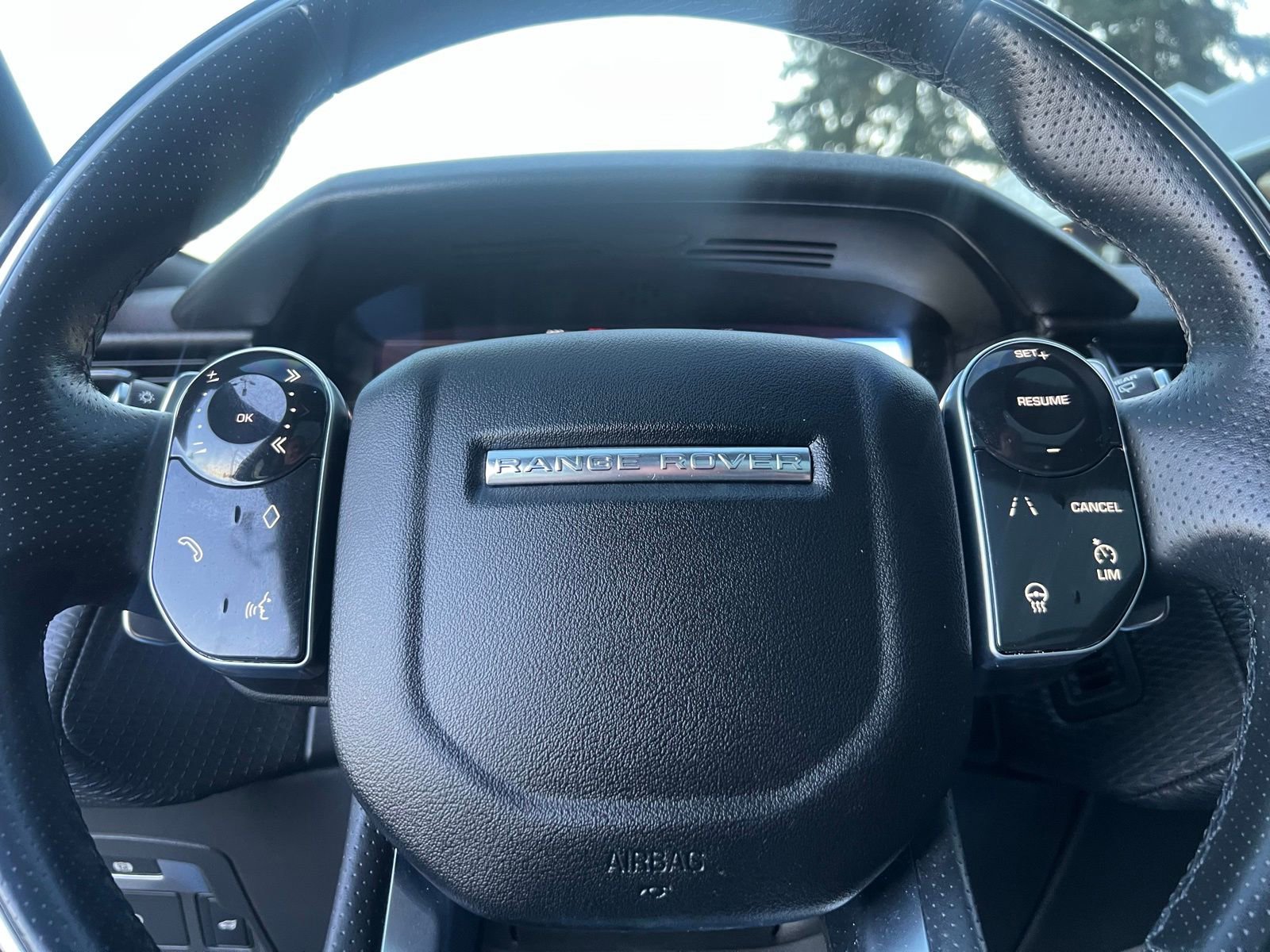 Used 2019 Land Rover Range Rover Velar R-Dynamic SE image 38