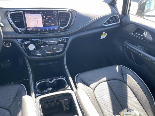 New 2027 Chrysler Pacifica Limited FWD image 15