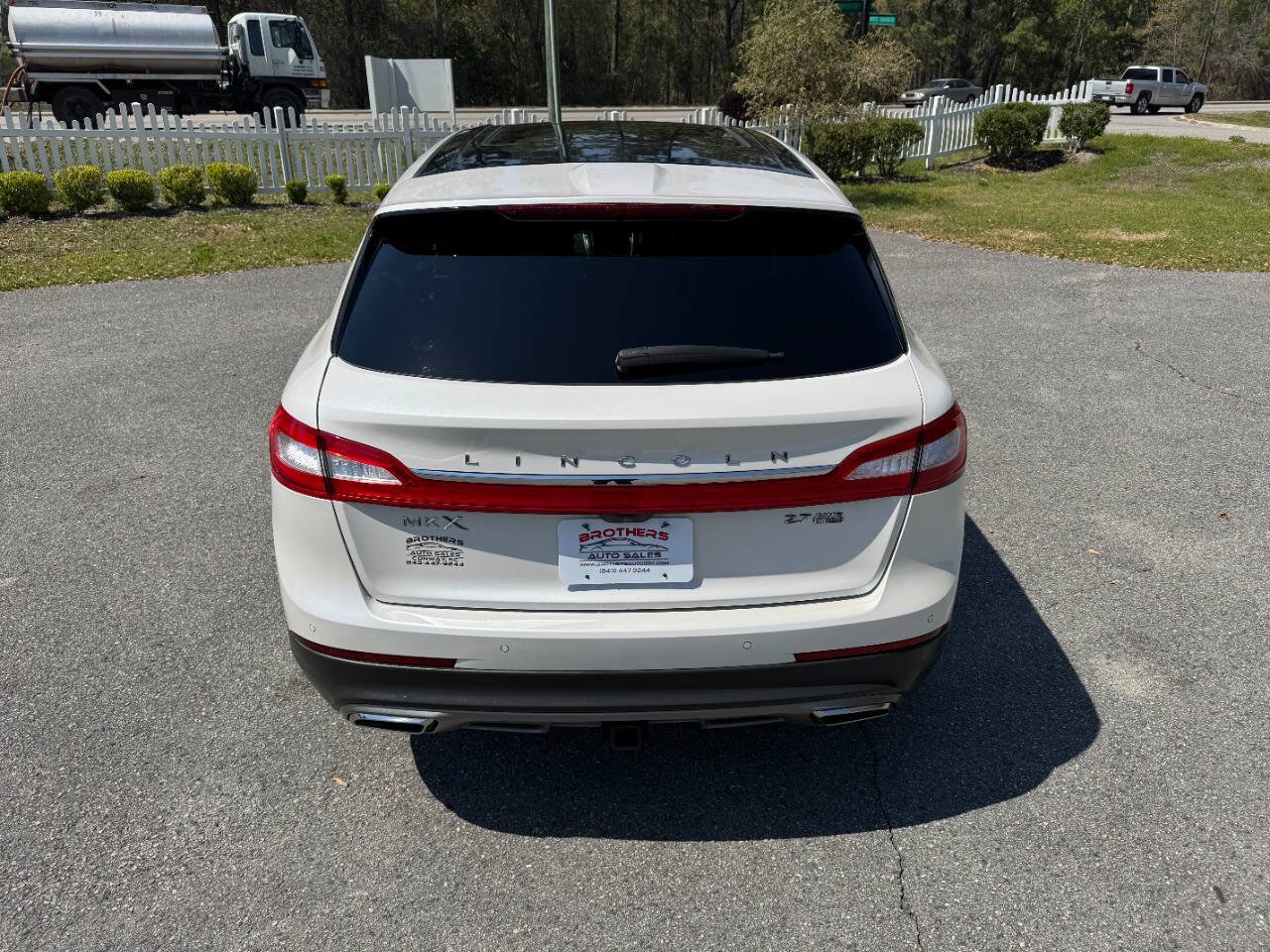 Used 2016 Lincoln MKX Reserve w/ Luxury Package image 5