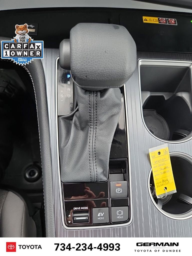 Used 2025 Toyota Sienna LE image 33