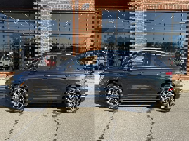 Used 2022 Lincoln Corsair Grand Touring w/ Elements Technology Bundle image 3