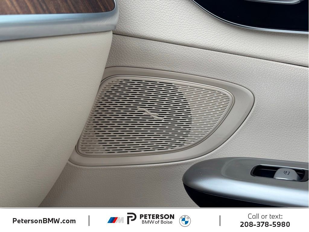 Used 2025 Mercedes-Benz C 300 4MATIC Sedan image 33