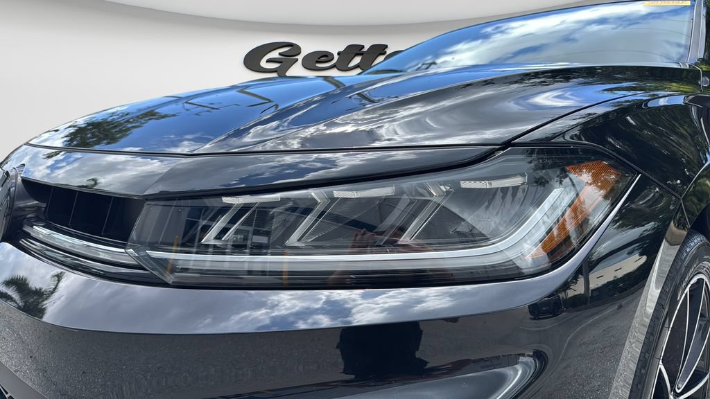 Used 2025 Volkswagen Jetta GLI Autobahn FWD image 37