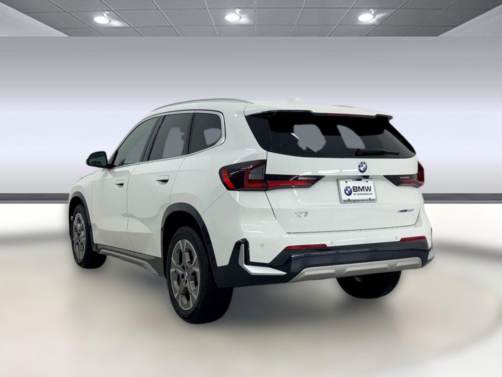 Used 2025 BMW X1 xDrive28i AWD/4WD image 3