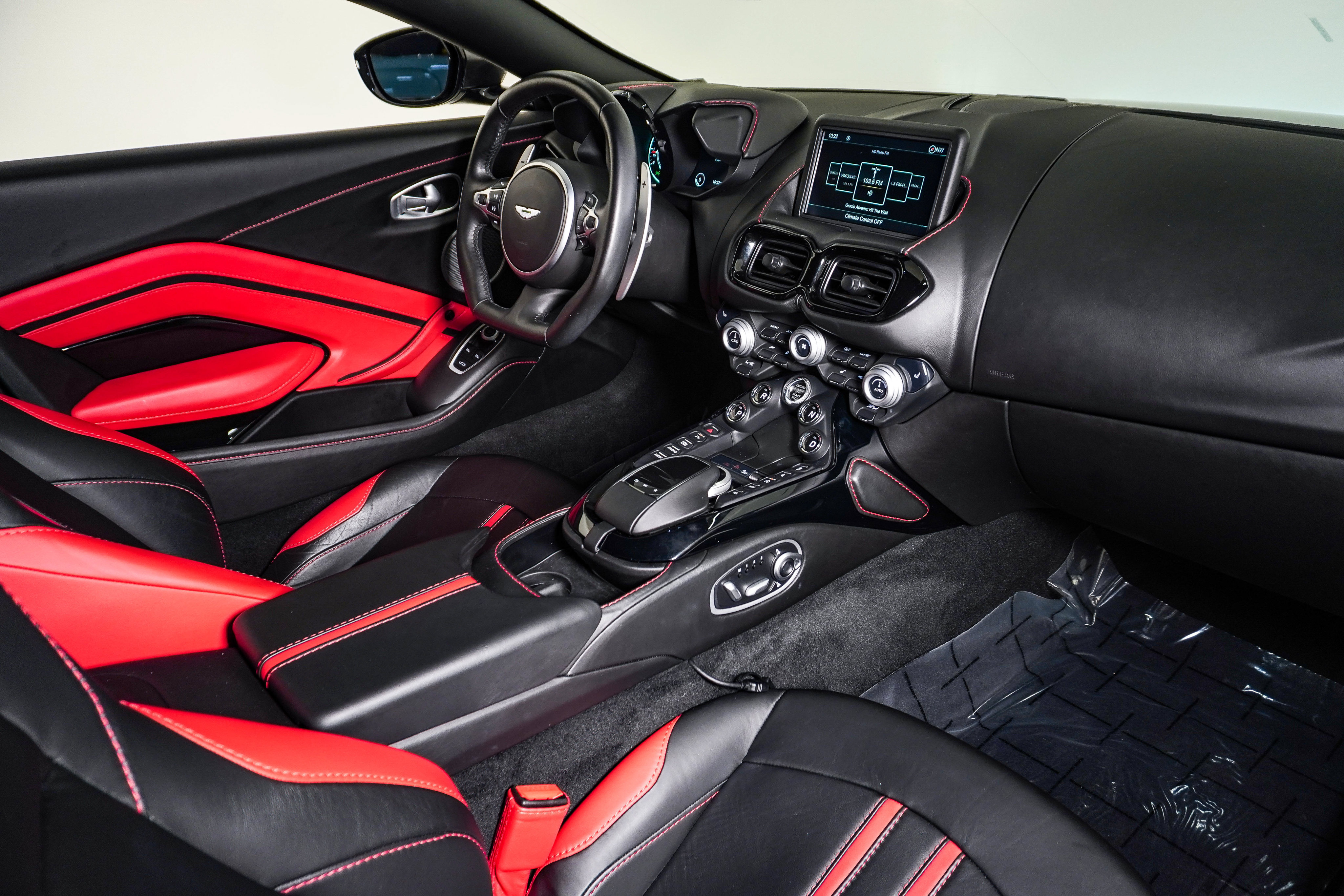 Used 2019 Aston Martin V8 Vantage Coupe RWD image 17