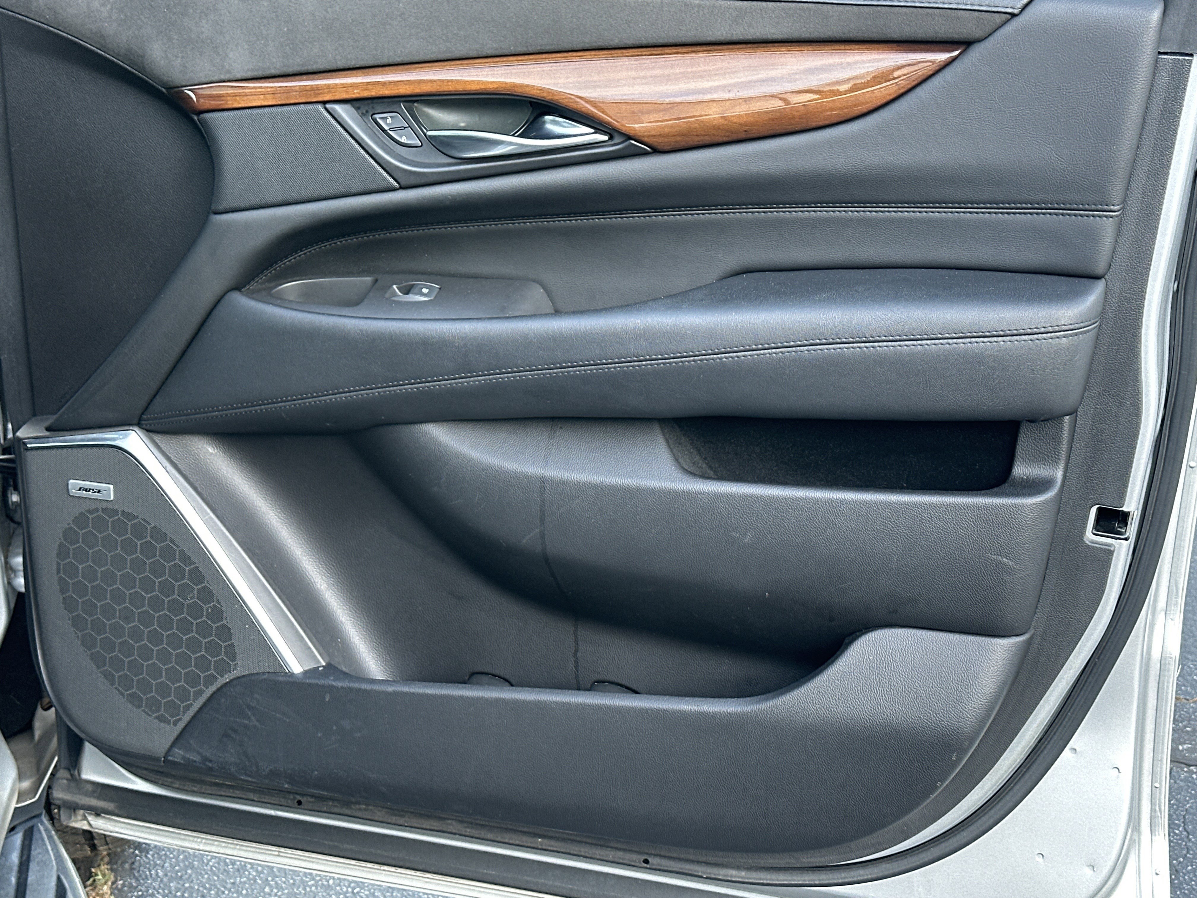 Used 2017 Cadillac Escalade Luxury image 18