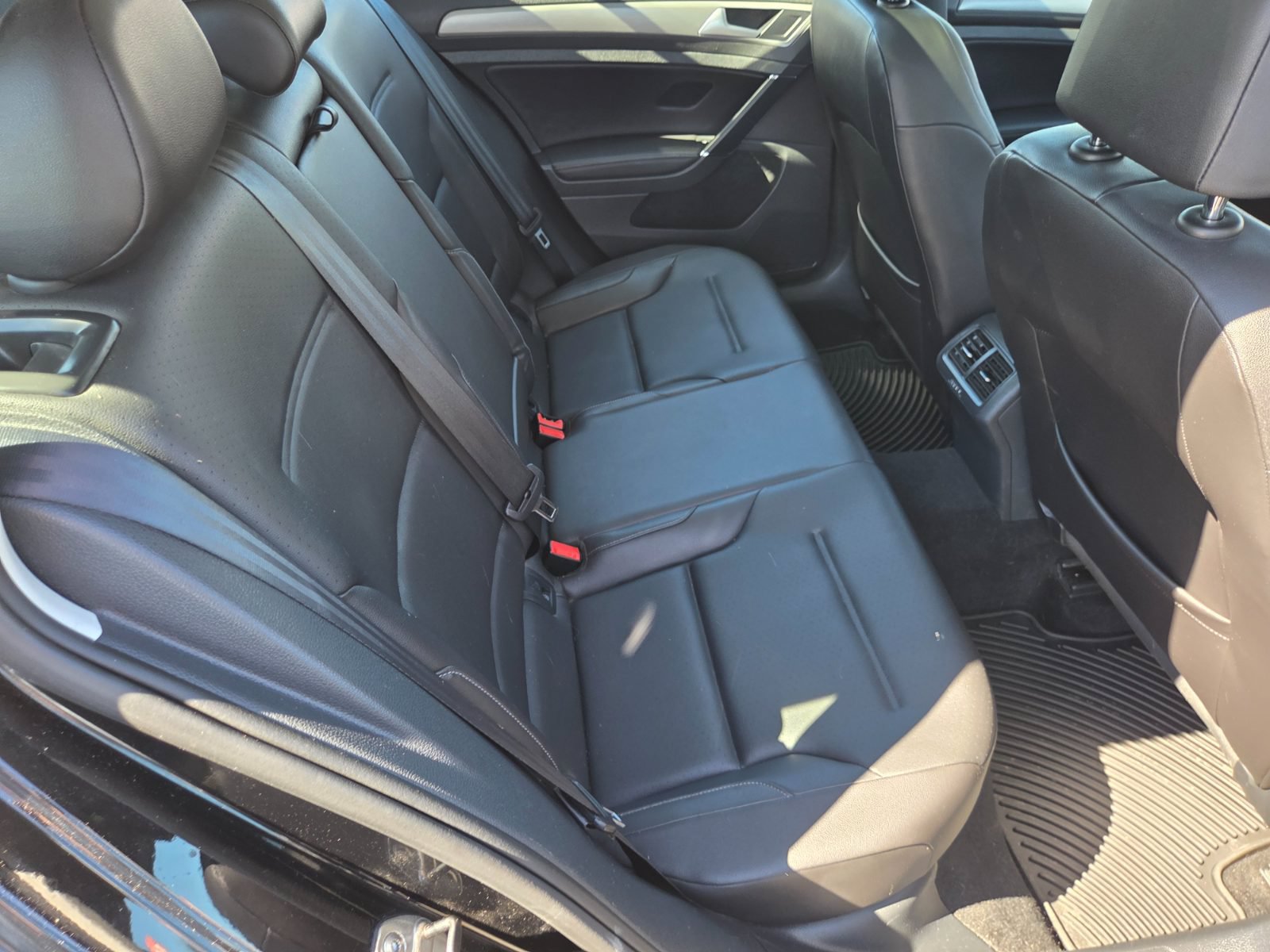 Used 2015 Volkswagen Golf TDI SE FWD image 12