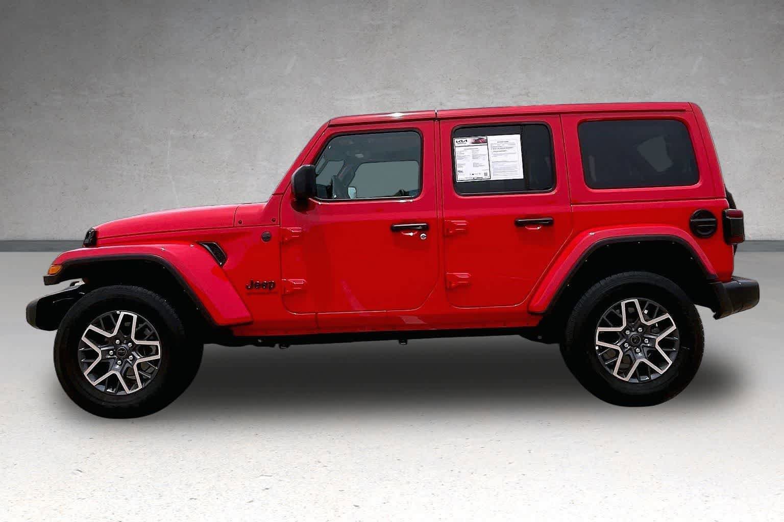 Used 2025 Jeep Wrangler Unlimited Sahara AWD/4WD image 3