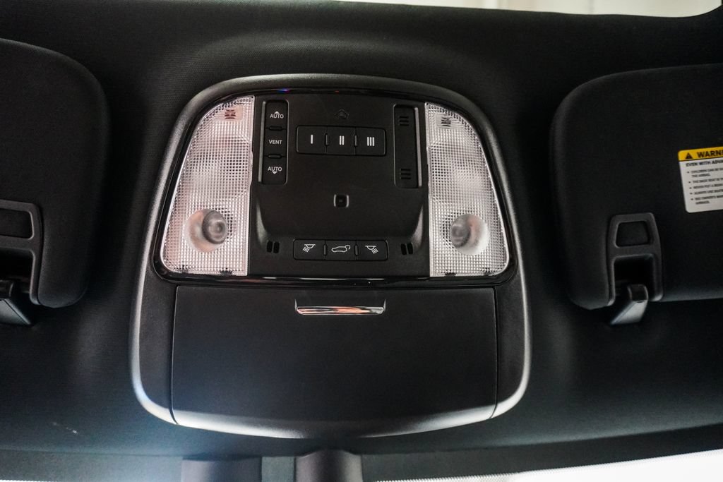 Used 2023 Dodge Durango R/T w/ Tow 'N Go Package AWD/4WD image 31