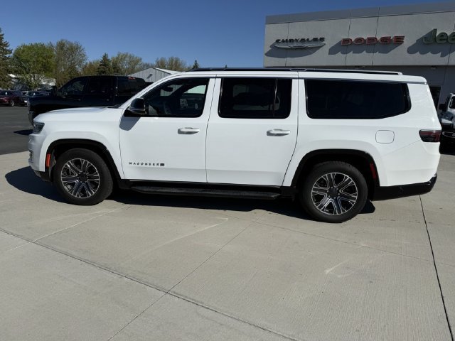 Used 2023 Jeep Wagoneer L Series II AWD/4WD image 5
