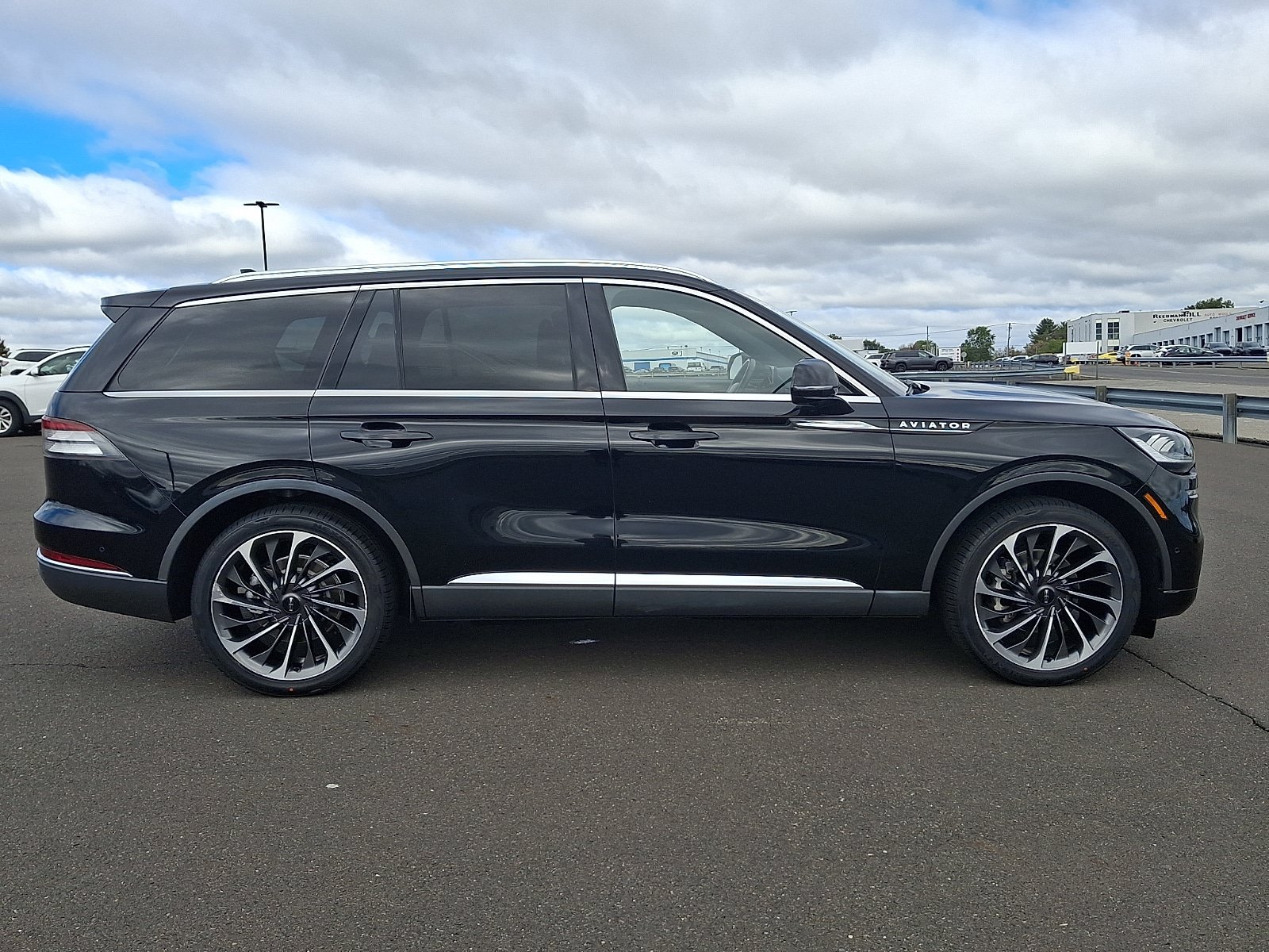 Used 2023 Lincoln Aviator Reserve w/ Equipment Group 201A AWD/4WD image 7