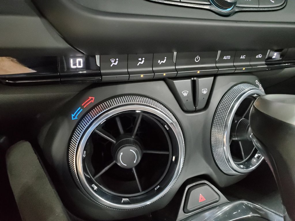 Used 2020 Chevrolet Camaro LT RWD image 26
