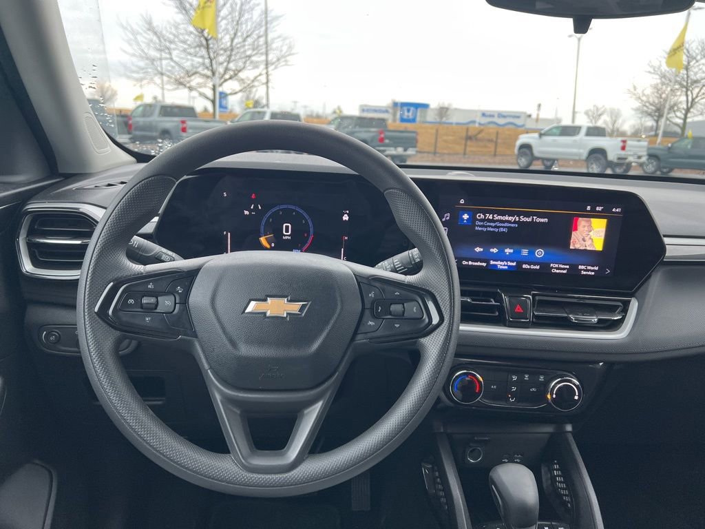 Used 2025 Chevrolet TrailBlazer LT w/ Driver Confidence Package image 24