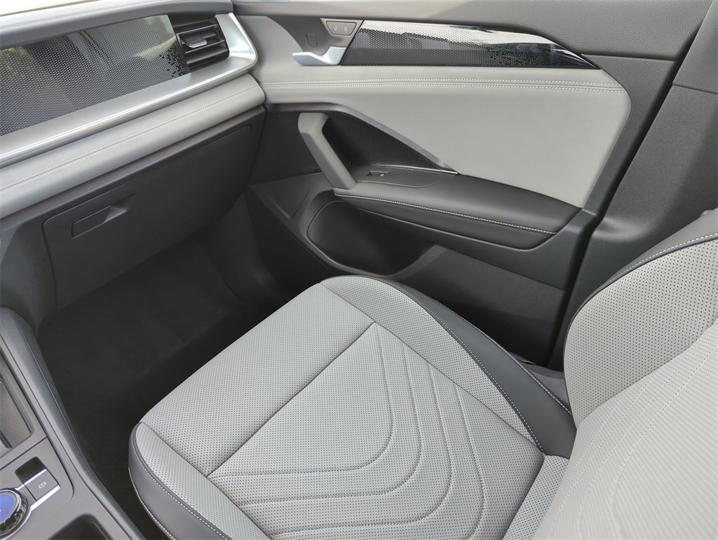 New 2025 Volkswagen Tiguan SE R-Line image 25