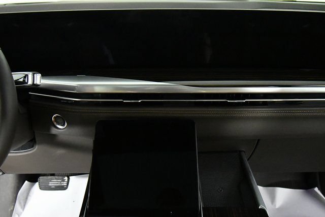 Used 2026 Cadillac Escalade ESV Luxury w/ LPO, Floor Liner Package AWD/4WD image 12