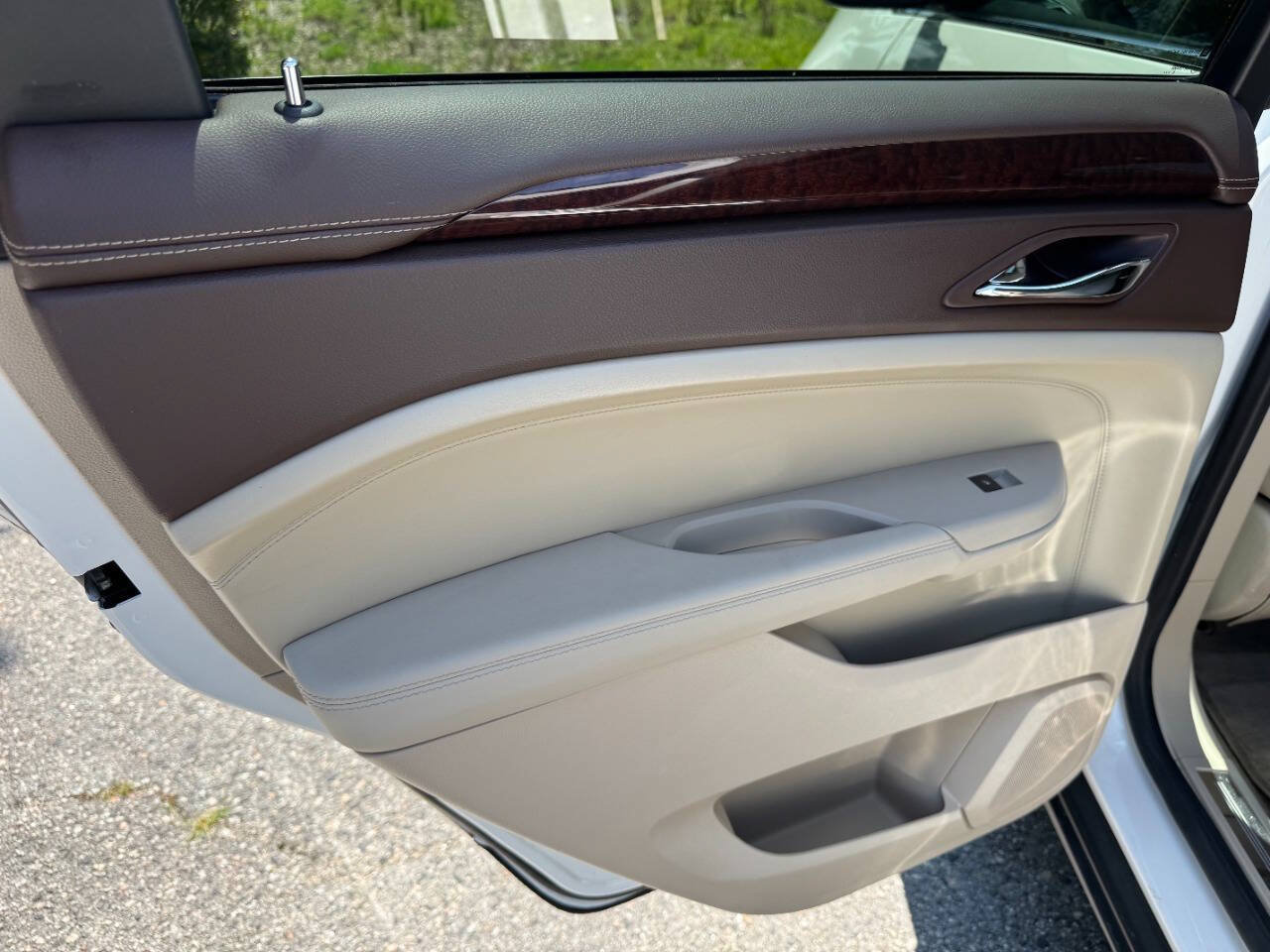 Used 2011 Cadillac SRX Luxury FWD image 40