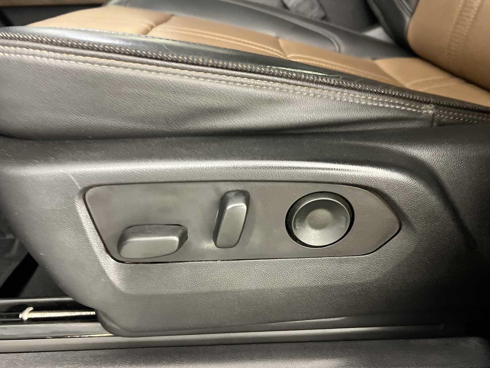 Used 2024 Chevrolet Silverado 2500 High Country w/ LPO, Dark Essentials Package AWD/4WD image 9