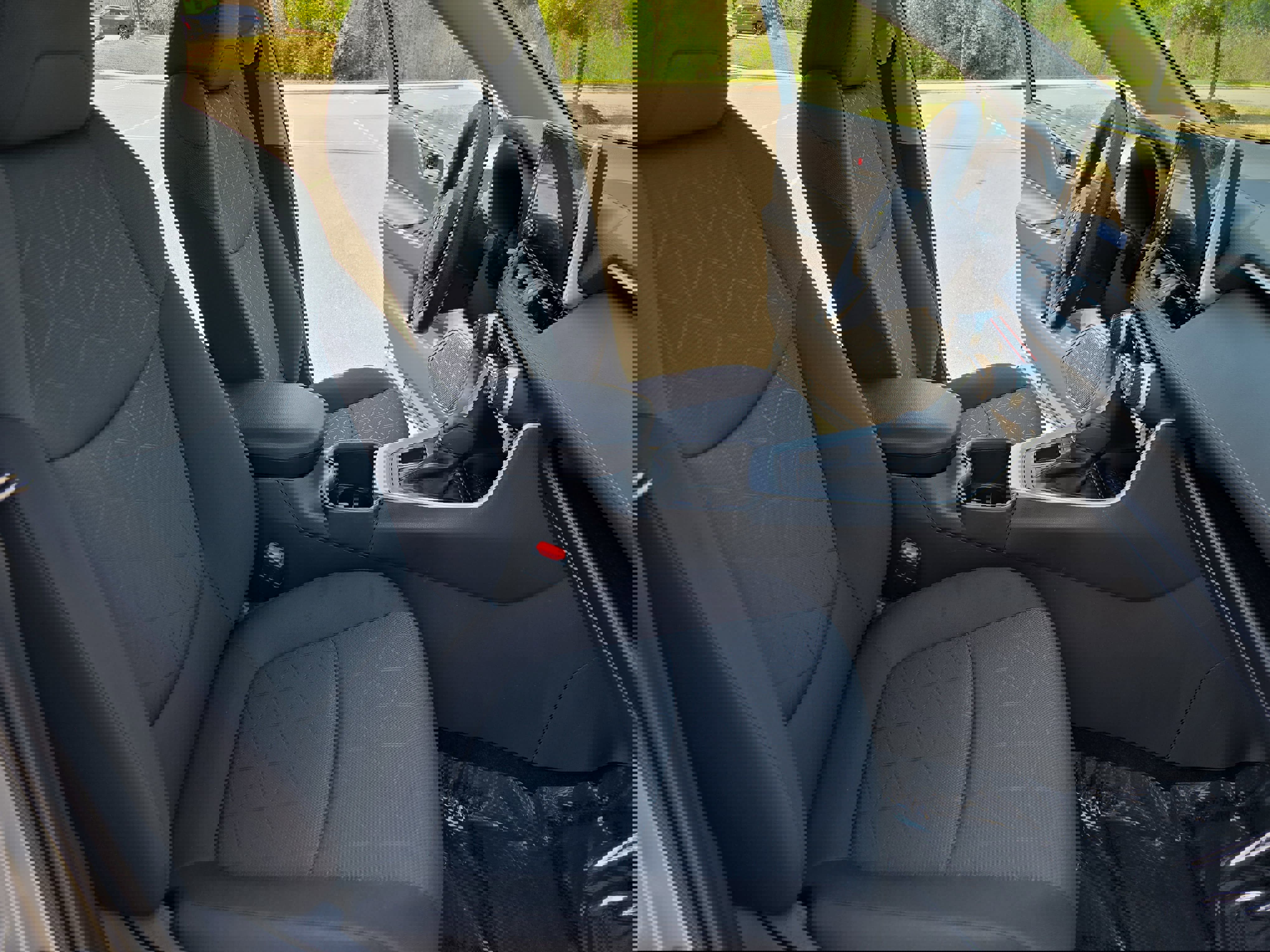 Used 2025 Toyota RAV4 XLE w/ Convenience Package image 10