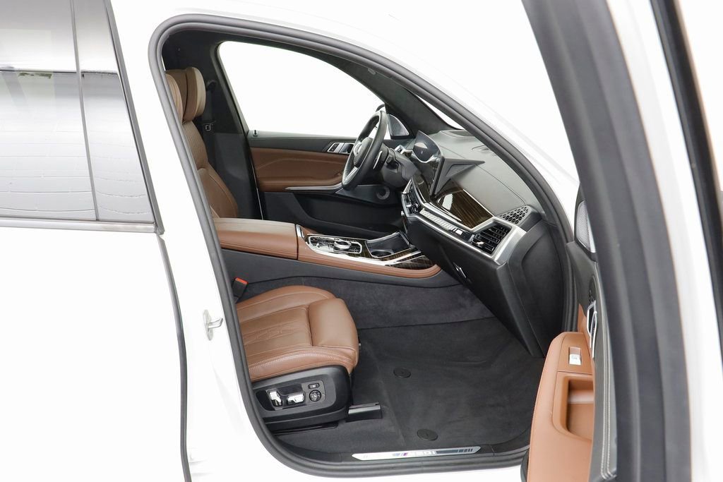 Used 2025 BMW X7 M60i image 20