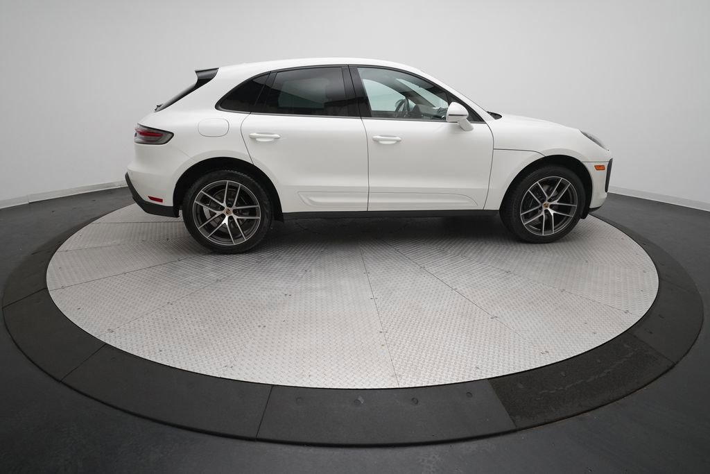 Certified 2023 Porsche Macan image 11