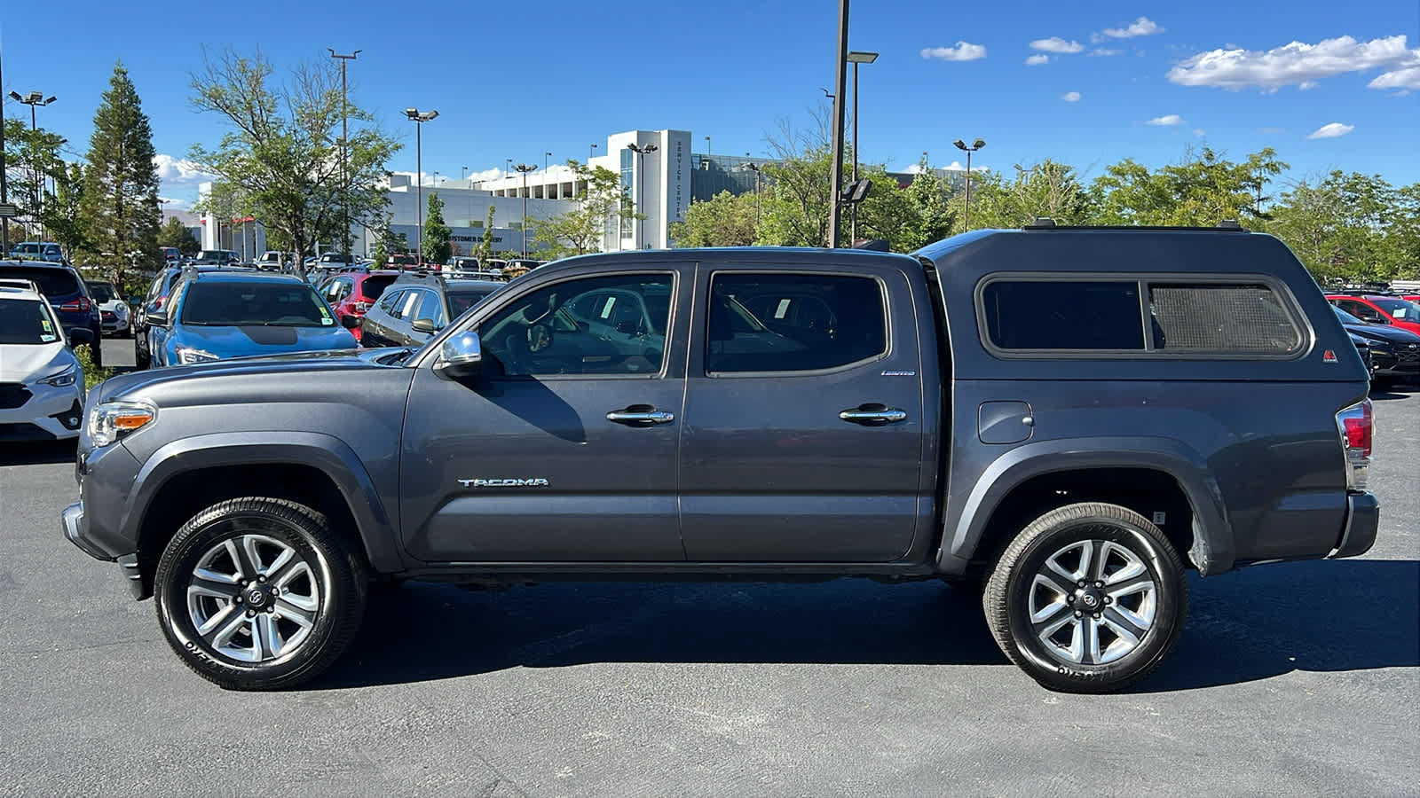 Used 2017 Toyota Tacoma Limited w/ Tow Package AWD/4WD image 8