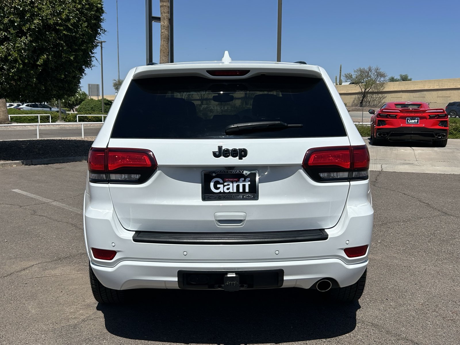 Used 2020 Jeep Grand Cherokee Altitude RWD image 4