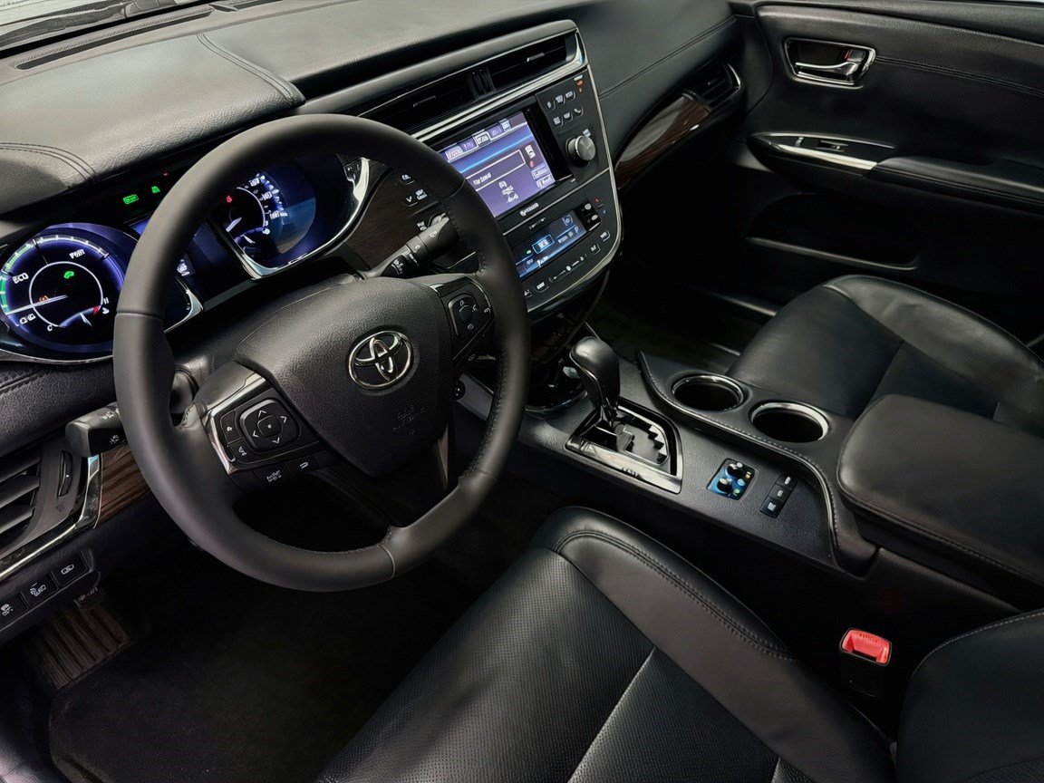 Used 2014 Toyota Avalon Limited w/ Technology Package FWD image 7