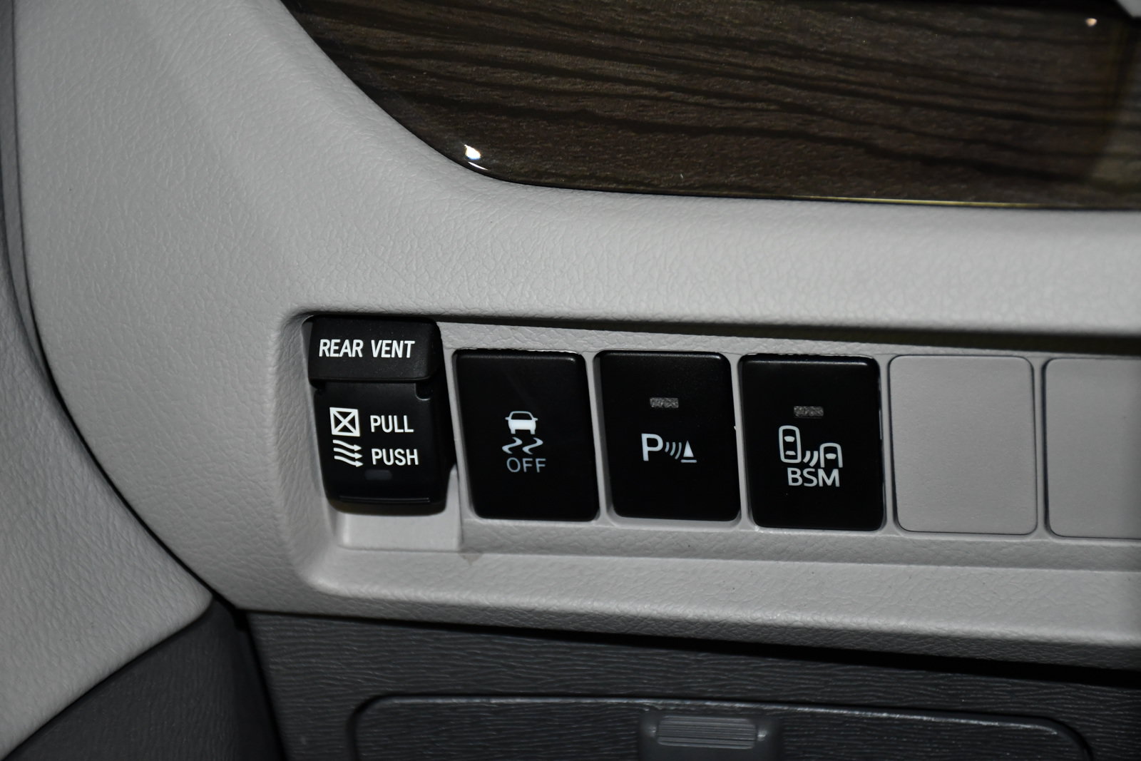 Used 2017 Toyota Sienna XLE Premium AWD/4WD image 34