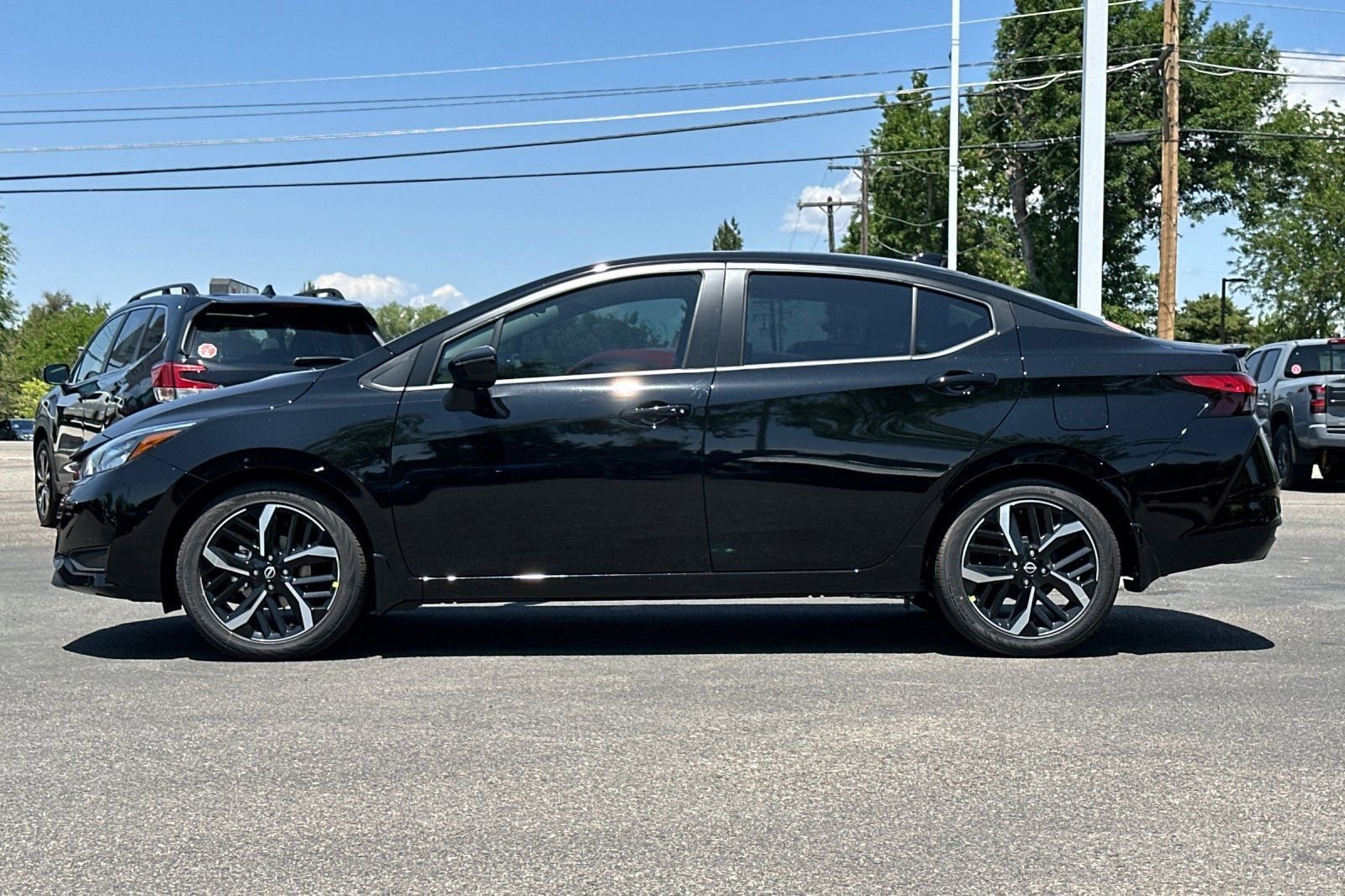 Used 2025 Nissan Versa SR w/ Trunk Package image 35