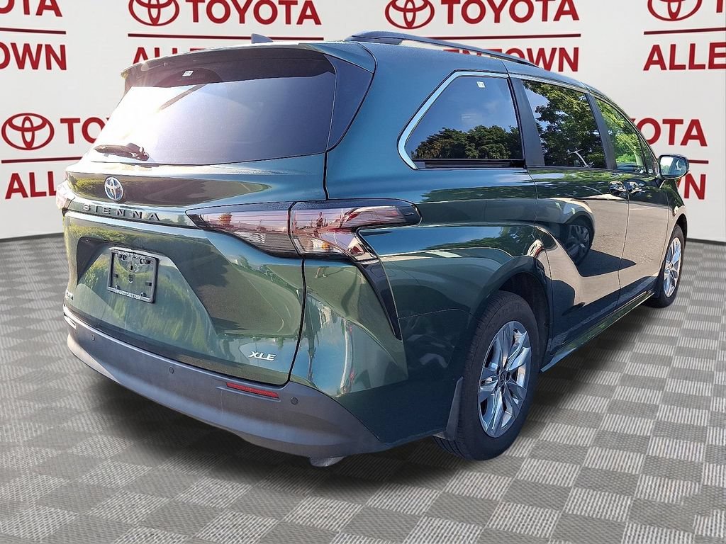 Used 2025 Toyota Sienna XLE w/ XLE Plus Package AWD/4WD image 8