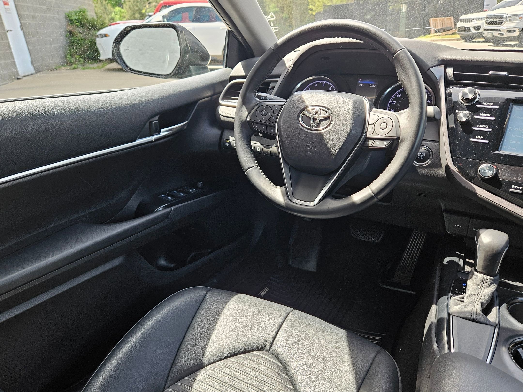 Used 2020 Toyota Camry SE w/ Convenience Package image 9
