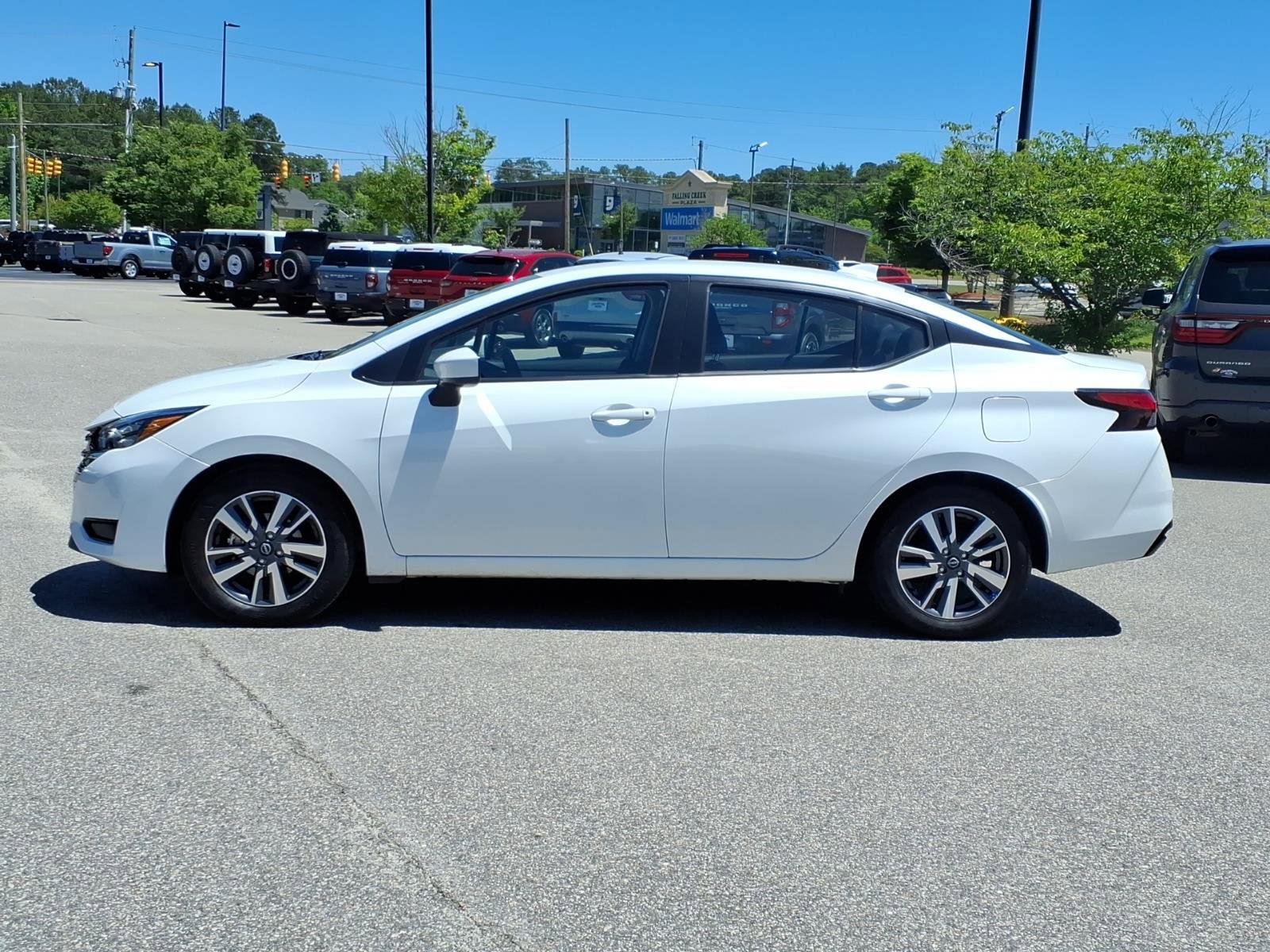Used 2025 Nissan Versa SV FWD image 21