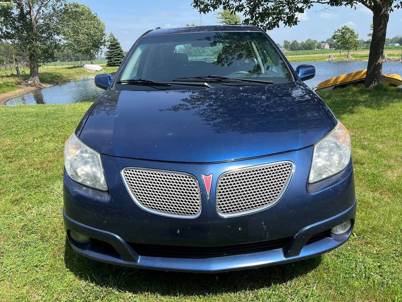 Used 2006 Pontiac Vibe w/ Sun And Sound Package FWD image 2