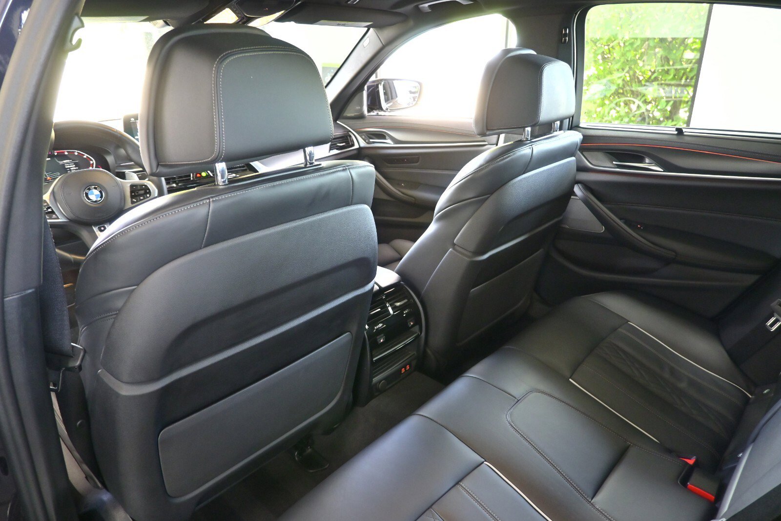 Used 2023 BMW M550i xDrive w/ Executive Package image 13