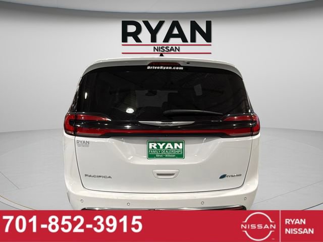 Used 2023 Chrysler Pacifica Touring-L image 8