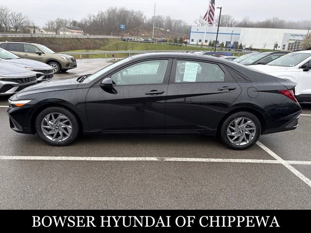 Used 2024 Hyundai Elantra SEL image 2