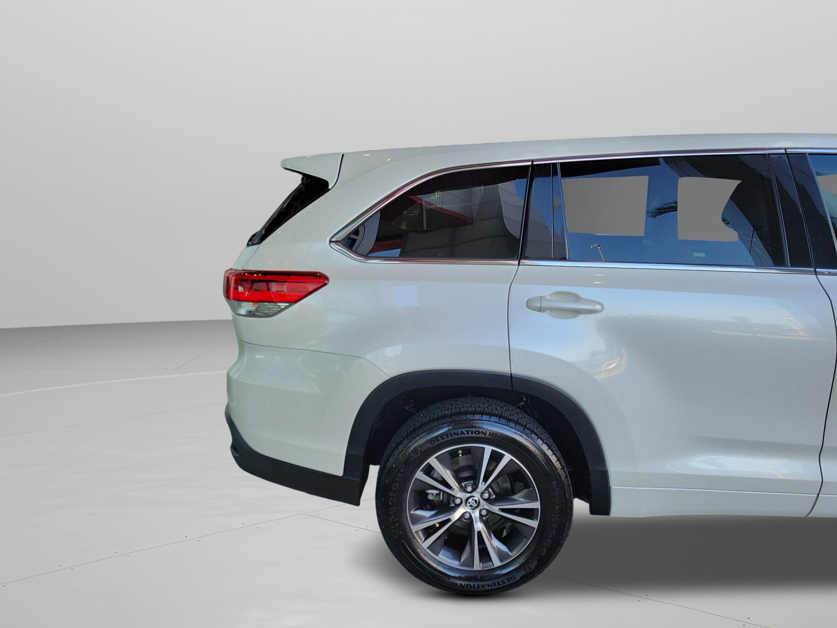 Used 2018 Toyota Highlander LE image 30