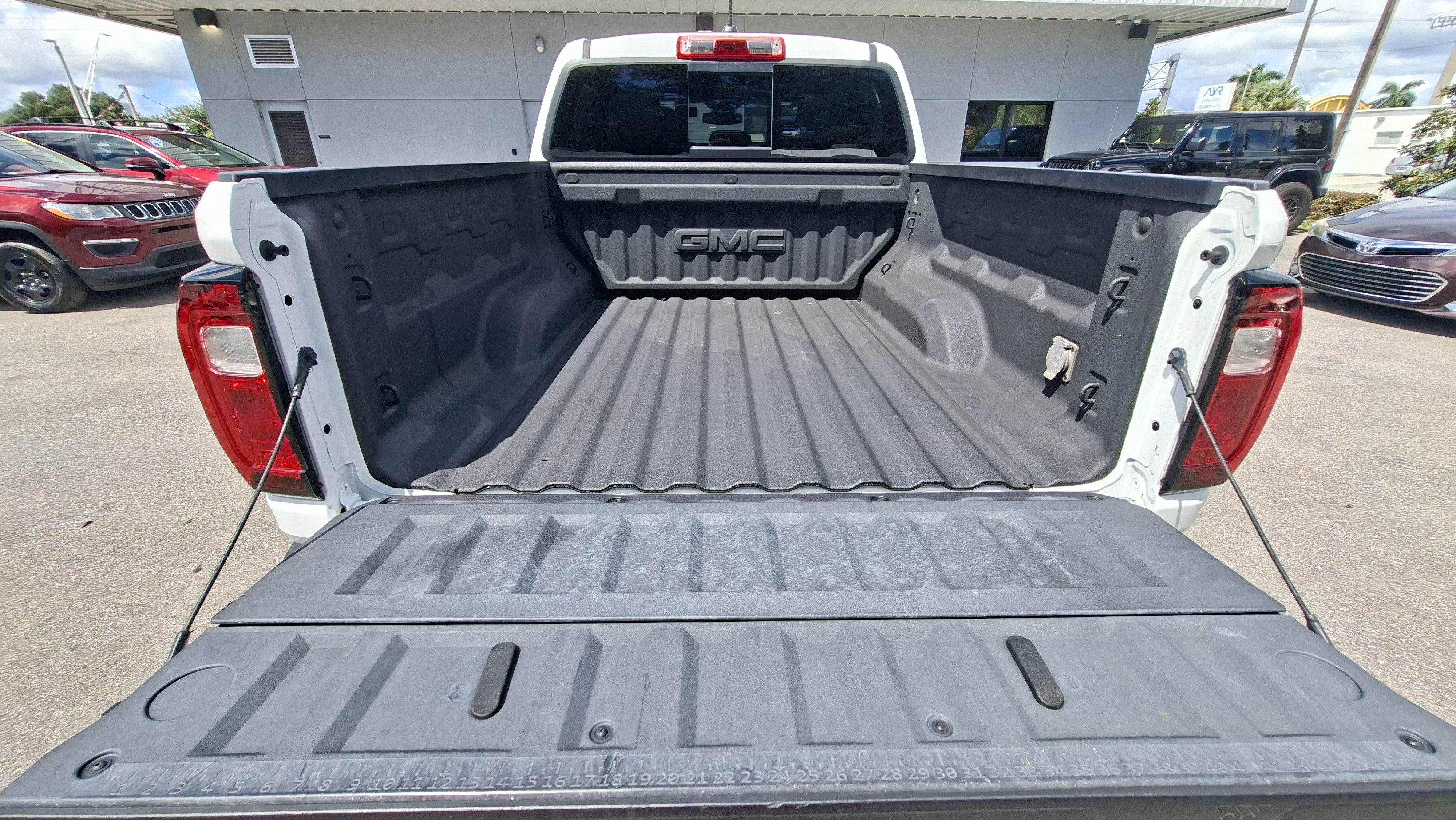 Used 2023 GMC Canyon AT4 w/ AT4 Premium Package AWD/4WD image 21