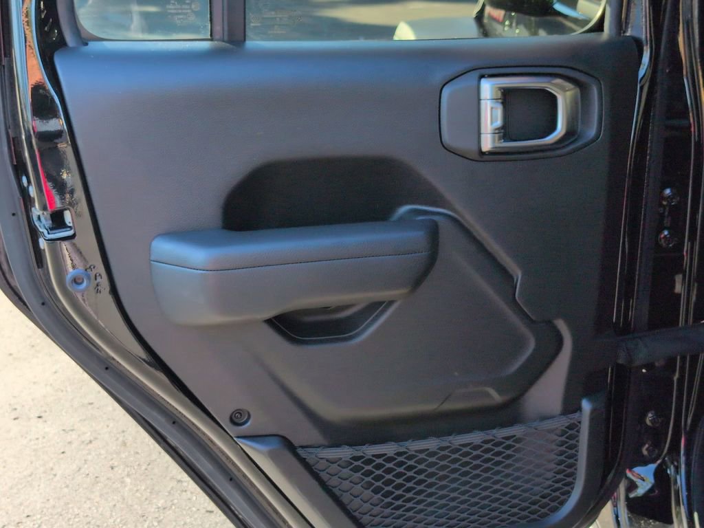 Used 2025 Jeep Wrangler Unlimited Rubicon image 27