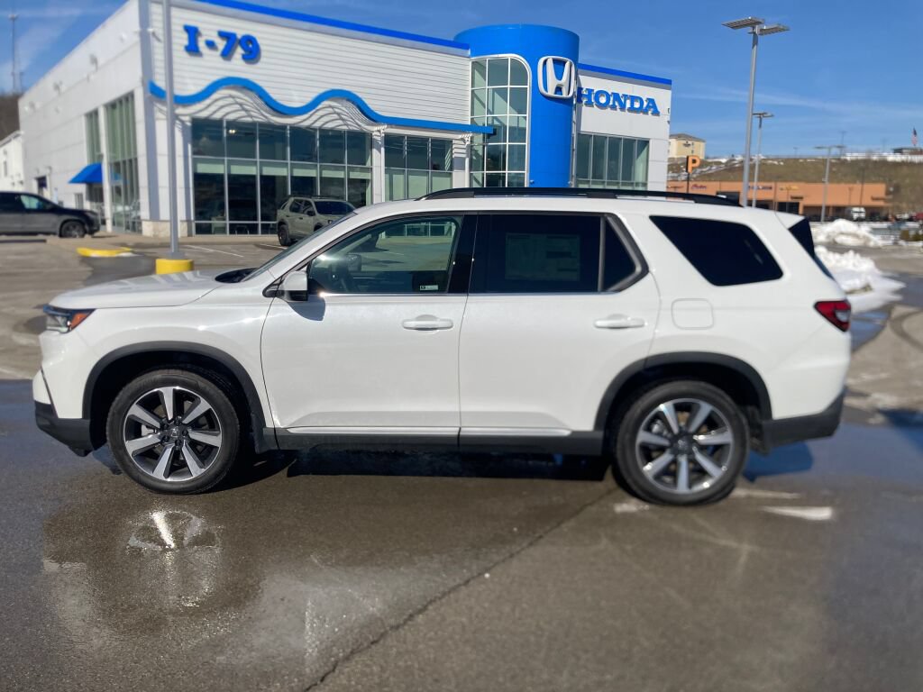 New 2025 Honda Pilot Touring image 3