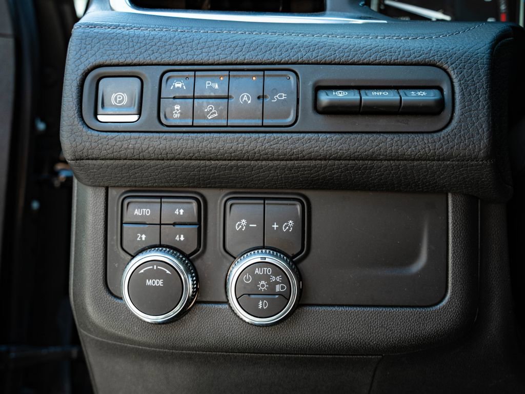 Used 2021 GMC Yukon Denali w/ Denali Premium Package image 46