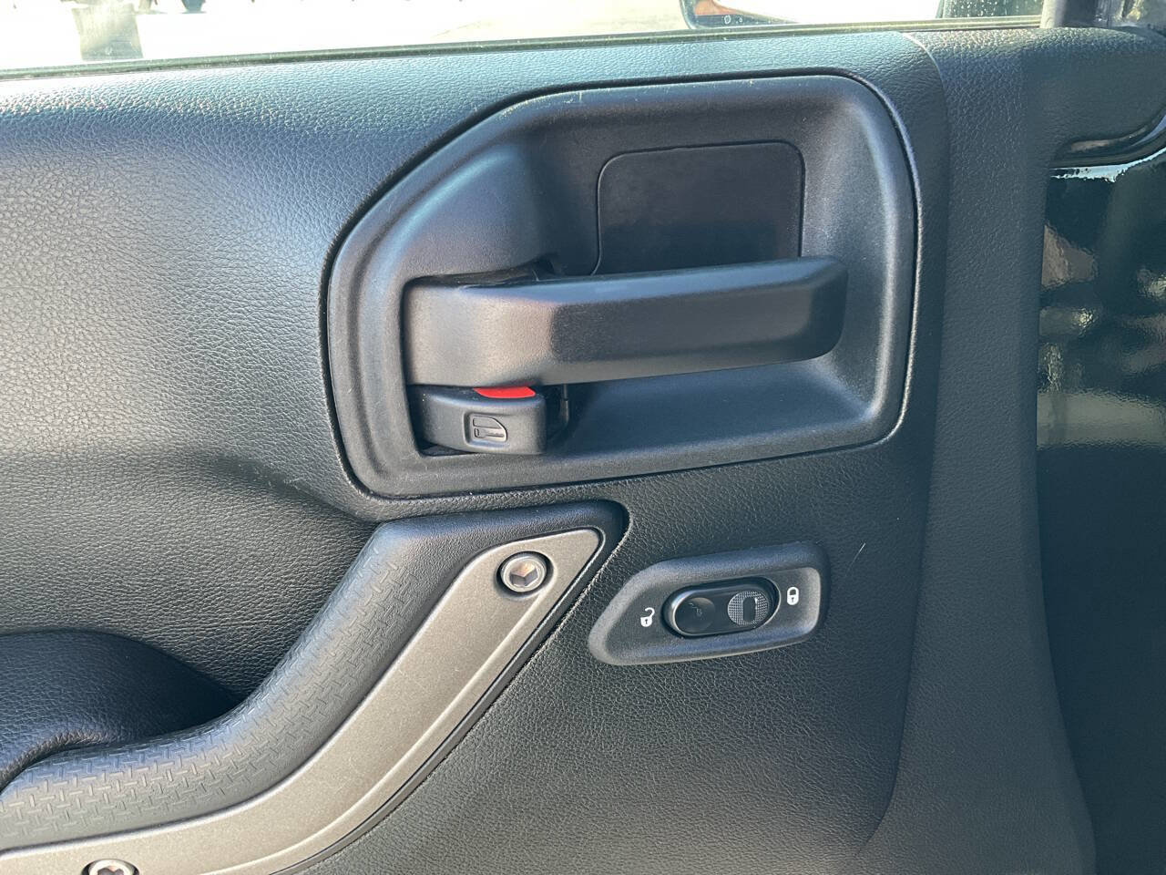 Used 2018 Jeep Wrangler Sport image 28