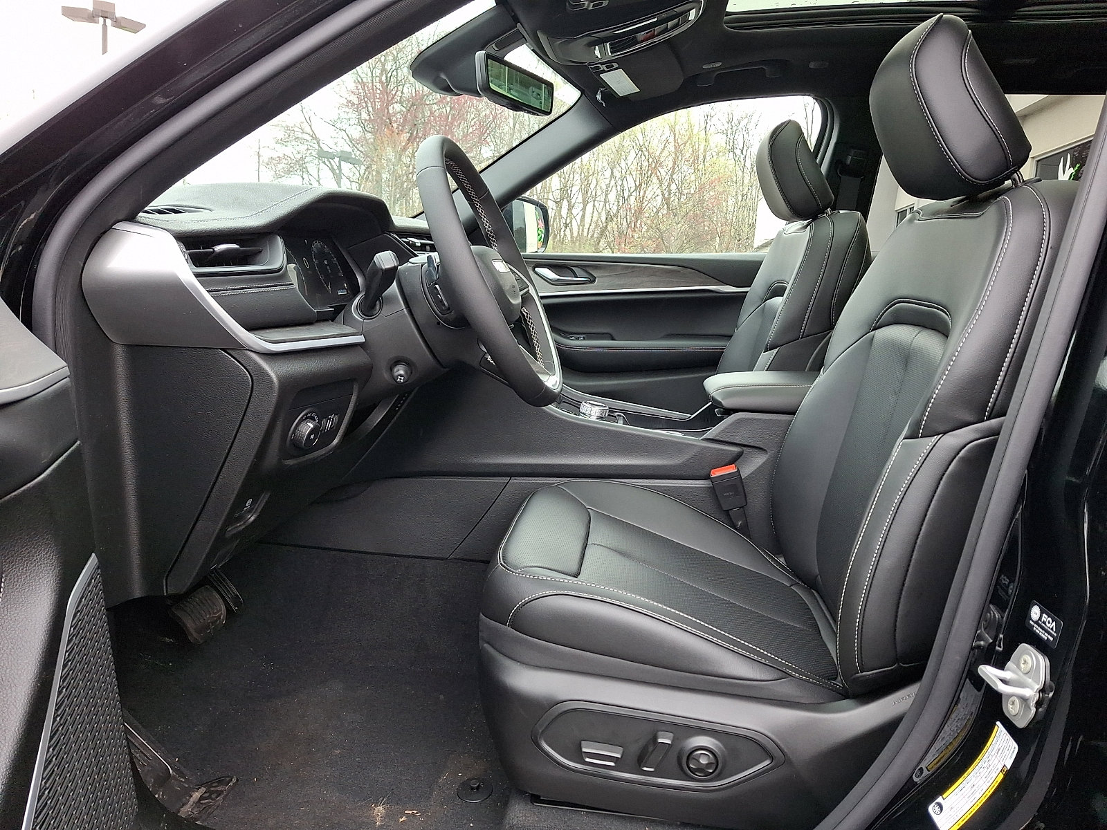 New 2026 Jeep Grand Cherokee Limited w/ Luxury Tech Group II image 9