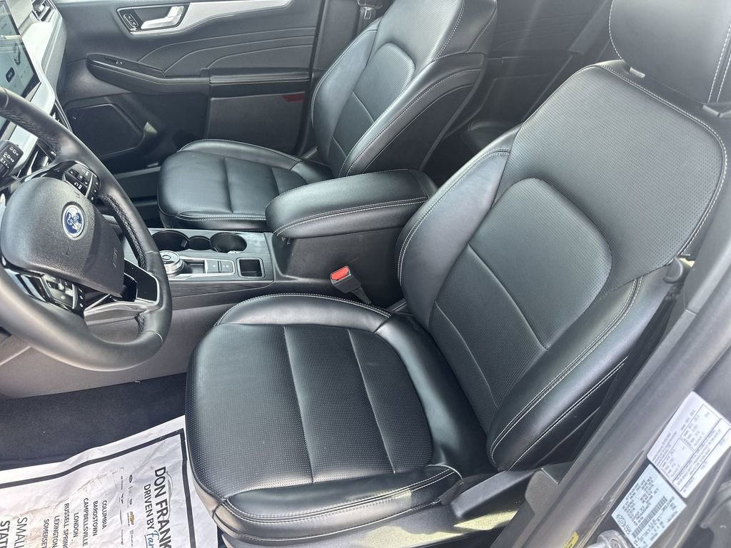 Used 2025 Ford Escape Platinum AWD/4WD image 19