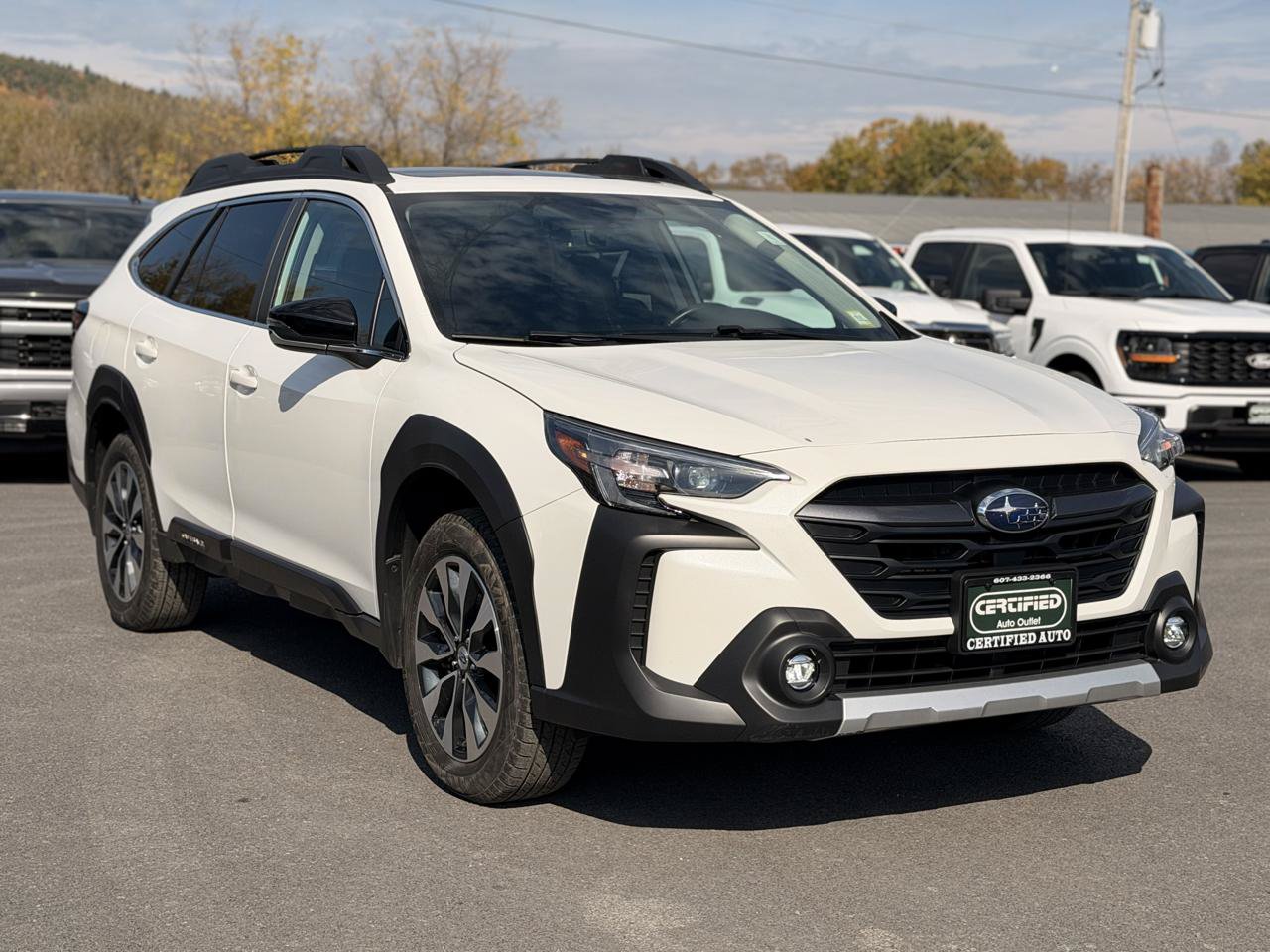 Used 2025 Subaru Outback Limited AWD/4WD image 3