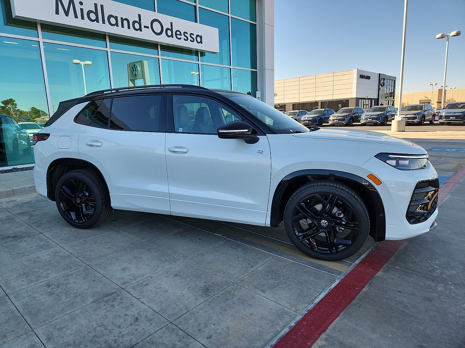 New 2026 Volkswagen Tiguan SE R-Line image 8