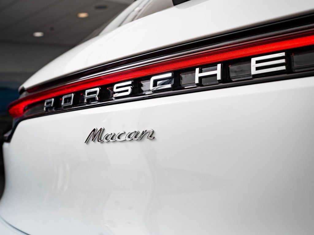 Certified 2025 Porsche Macan image 17
